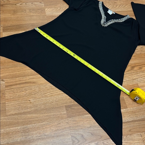 Vantarsi elegant black semi-sheer long bell sleeve blouse. Size XL. - Picture 15 of 17